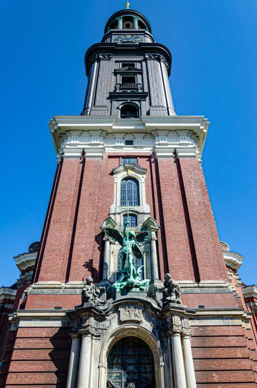 Hamburger Michel - eines der Wahrzeichen Hamburgs in der Nähe vom Hotel Hanseport Hamburg