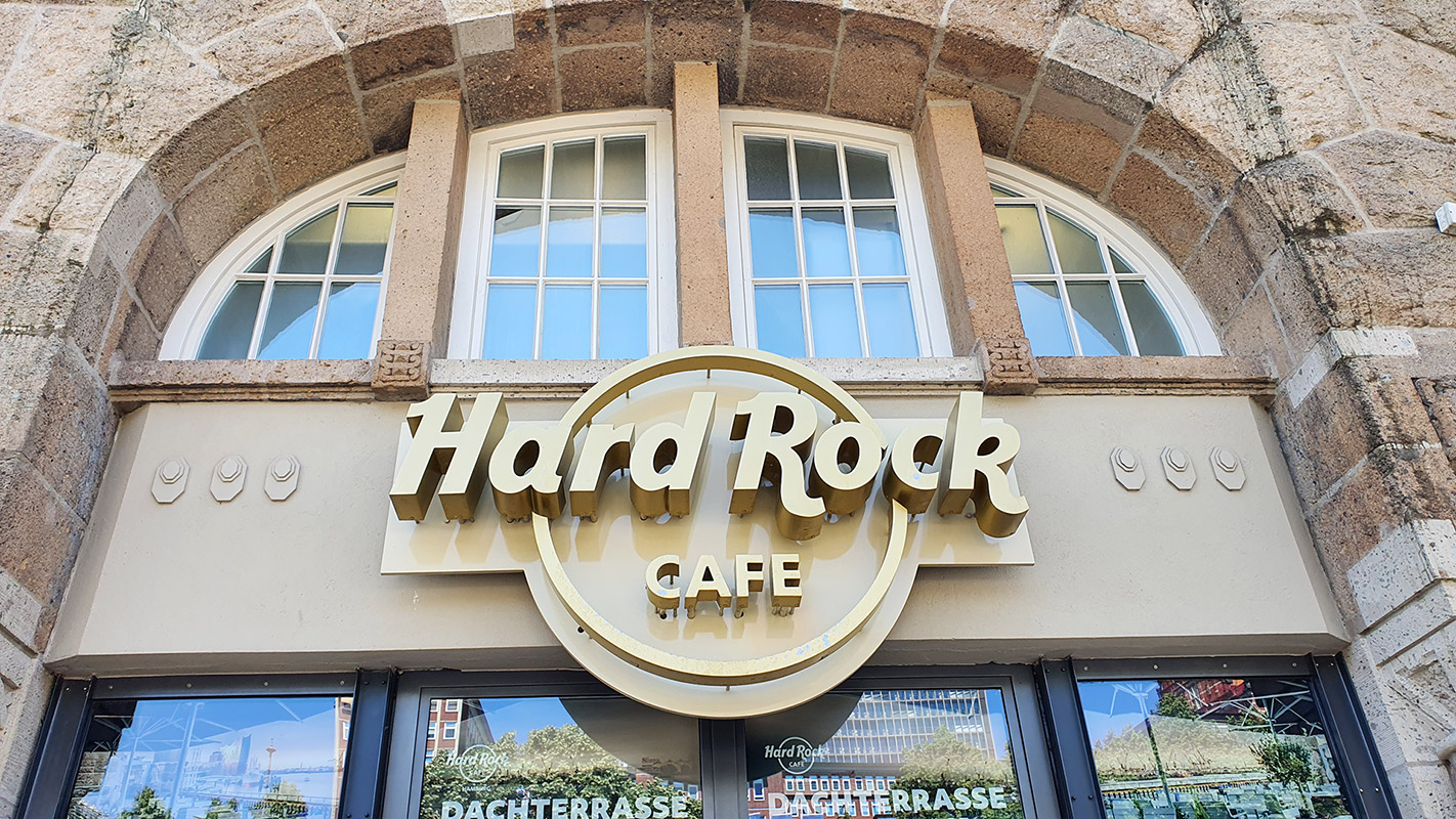 Das legendäre Hard Rock Cafe ist bequem zu Fuß vom Hotel Hanseport Hamburg zu erreichen.